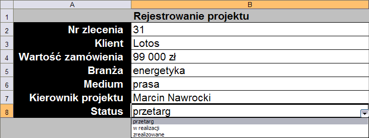 6. Nie zaznaczaj teraz żadnej komórki, a jedynie posługuj się ikonami sekcji Czcionka na karcie Narzędzia główne: pogrubienie, żółty kolor wypełnienia, czerwony kolor czcionki. 7.