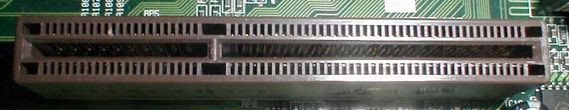 magistrali PCI działającej przy taktowaniu 33 MHz/32-bit; napięcie sygnału 3.3 V.