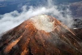Co możesz zobaczyć? Teide - Teneryfa Teide olbrzymi wulkan o wysokości 3718 m n.p.m., co czyni go najwyższym szczytem Hiszpanii, punktem Oceanu Atlantyckiego i najwyższym szczytem Europy nie leżącym w Alpach.