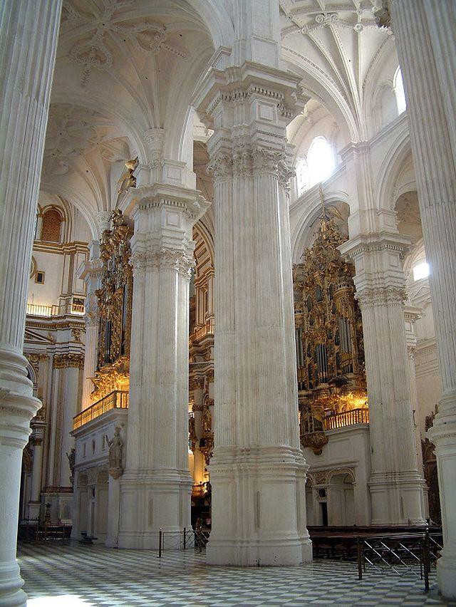 Granada Perła Andaluzji 16 Kościół ten jest jednym z najważniejszych przykładów architektury renesansowej w Hiszpanii.