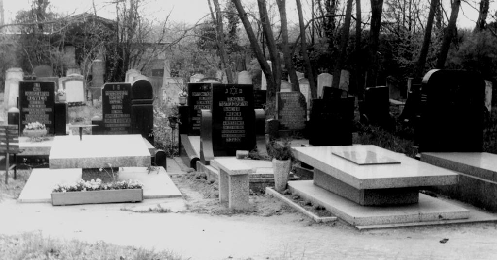 Badania nad cmentarzami żydowskimi wykazały, że w obecnych granicach kraju istniało około tysiąca kirkutów.
