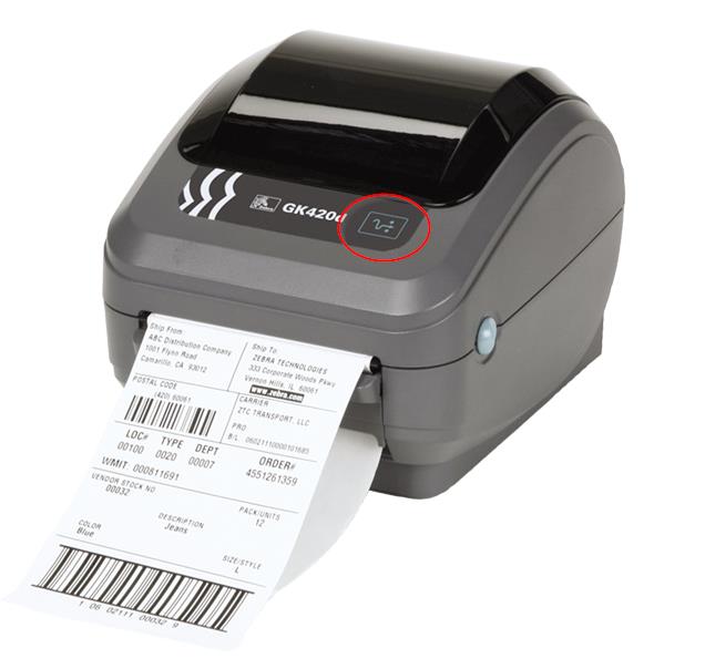 13.2 Zebra GK420t W przypadku kalibracji drukarki Zebra GK420t należy nacisnąć i przytrzymać przycisk Feed button znajdujący się na górnej części obudowy z prawej strony (rysunek 57).