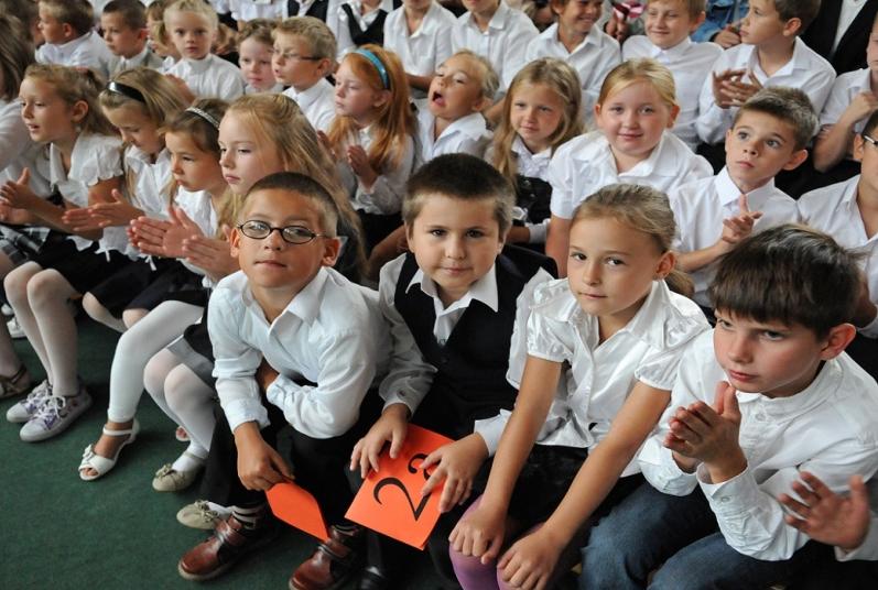 NA CO WIĘCEJ? - OŚWIATA I EDUKACJA Wynagrodzenia w szkołach +2.060 tys. zł, z tego: - w szkołach podstawowych: +2.810 tys.
