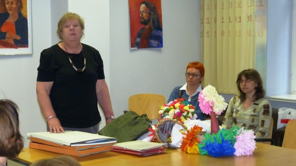 Bi b l i ot eczn e ed u k acyj n e wyst awy Wystawy Seminarium zako?czy?a swoim wyst?pieniem Biblioteczne Animacyjne Wystawy pani Joanna?liwi?ska. Przedstawi?a ca?? gam? pomys?ów na wystawy i pokaza?