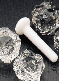 Okłady z oziębionych ręczników (ice towels) Używa się wilgotnych, lecz dobrze wykręconych ręczników bawełnianych, Ręczniki schładza się w specjalnie przystosowanych zamrażarkach.