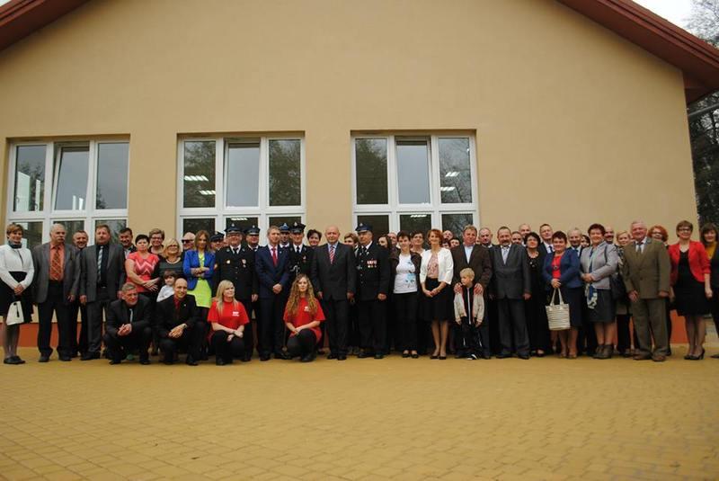 Rewitalizacja wsi Leśno poprzez odbudowę obiektu pełniącego funkcję społeczno-kulturalną Otwarcie Świetlicy Wiejskiej w Leśnie - 22 października 2014r. nakłady poniesione przed 2014r. 591.