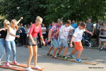 1 S t r o n a Zapraszamy Państwa do spędzenia niepowtarzalnych chwil z brygadą Karpackie Zbóje podczas różnorodnych warsztatów regionalnych w wiosce zbójnickiej.