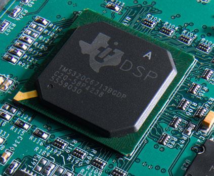 Procesor DSP Procesor sygnałowy DSP (ang. Digital Signal Processor) służy do cyfrowego przetwarzania sygnałów.