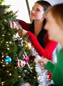WARSZTATY TWORZENIA ŚWIĄTECZNYCH OZDÓB Choinka Pełna Marzeń propozycja nr 3 Ubieranie choinki to jeden z najważniejszych elementów magii zawartej w Świętach Bożego Narodzenia.