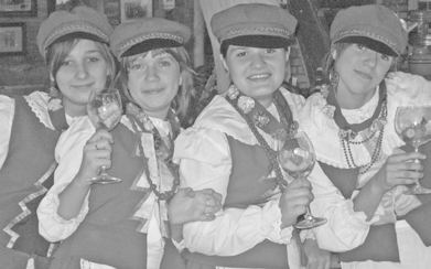 Koncertujemy również na terenie naszej Małej Ojczyzny w Nowem, Swarożynie i Osieku, no i oczywiście w Gniewie, głównie w szkołach podczas Dni Kociewskich.