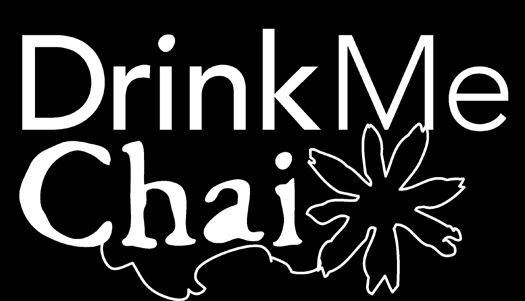 Drink Me Chai to łagodnie słodka mieszanka egzotycznych przypraw, herbaty i odtłuszczonego mleka, bazująca na latte wymyślonym w Indiach ponad 5000 lat temu!