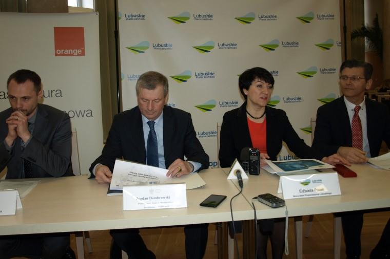 PODSUMOWANIE PROJEKTU SZEROKOPASMOWE LUBUSKIE Urząd Marszałkowski, Zielona Góra 06.03.2014 r. W spotkaniu udział wziął zastępca burmistrza Paweł Chylak.