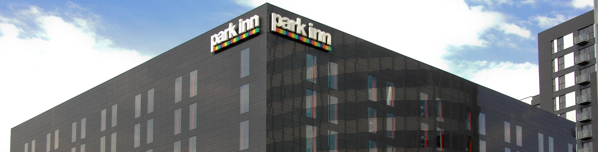 HOTEL Cheetham Hill Road - M4 4EW Manchester tel.: +48 48 666 16 00 PARK INN BY RADISSON MANCHESTER CITY CENTRE**** Jest to nowoczesny hotel, otwarty w 2009 r., położony w centrum Manchesteru.