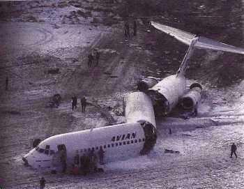 RODZAJE OBLODZENIA ZE WZGLĘDU NA STRUKTURĘ LODU 1. Oblodzenie - rodzaje ODPADAJACE ELEMENTY LODU PRZYCZYNĄ KATASTROFY McDonnell Douglas MD-81, Gottröra, Szwecja, 27.12.