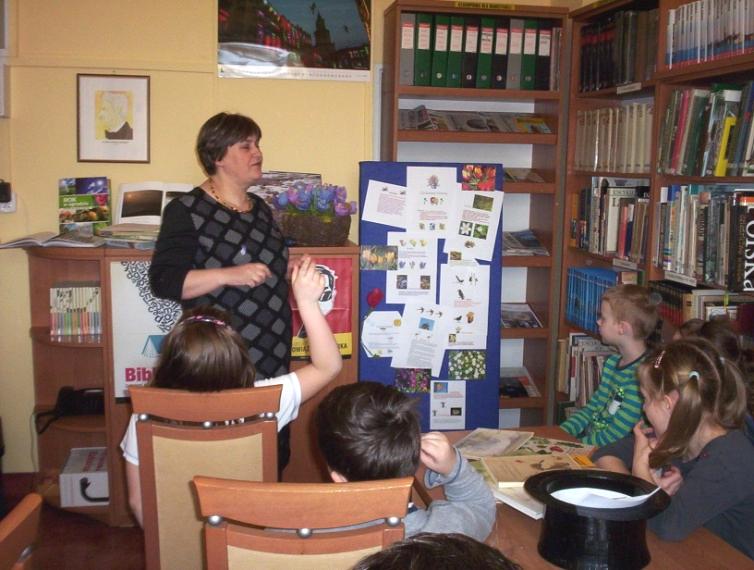 Wydarzenia: Uczniowie klasy 2a i wykonane przez nich pisanki. Pomagamy innym W bibliotece szkolnej Audycje muzyczne Inscenizacja wielkanocna Rymujemy z SKO Konkurs o pszczołach Wypoczynek w kl.