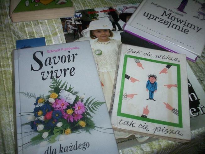 Dziś byliśmy w bibliotece. Pani bibliotekarka czytały fragmenty książek. Rozmawialiśmy o poprawnym zachowaniu. Jedną z czytanych książek była książka o Kubie i Bubie.