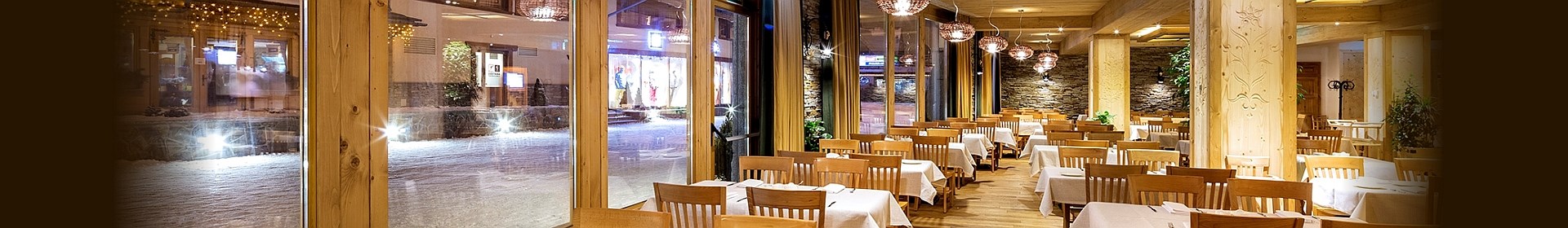 WYŻYWIENIE RESTAURACJA HOTELOWA Największą z restauracji w kompleksie jest restauracja hotelowa.