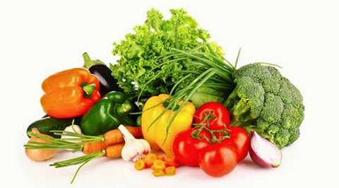 Warzywa i owoce Dieta śródziemnomorska bazuje na spożyciu dużej ilości świeżych warzyw i owoców ok. 5-6 porcji dziennie.