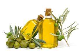 Oliwa z oliwek W diecie śródziemnomorskiej oliwa stanowi podstawowe źródło tłuszczu.