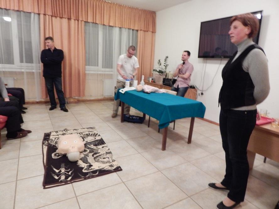 WOLONTARIAT W OHP Pierwsza Pomoc przedlekarska Wolontariusze - wykwalifikowana kadra pielęgniarka, ratownicy medyczni Wojewódzkiej Stacji Ratownictwa Medycznego w Olsztynie praktycznie zapoznali