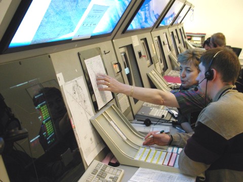 Liczba kontrolwoanych operacji IFR (000) Średnie opóźnienie na operację (min/lot) Udział ANSP w łącznych opóźnieniach ATFM w Europie w 2012 roku Opóźnienia w ruchu lotniczym Foto Andrzej Karwowski