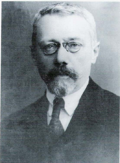 222 trycznych. I to w solidnym wymiarze 4 godz. wykładów i 2 ćwiczeń. A przypomnijmy, że od 1918 roku studenci rozpoczynają zajęcia w Laboratorium Maszyn Elektrycznych, zorganizowanym przez K.