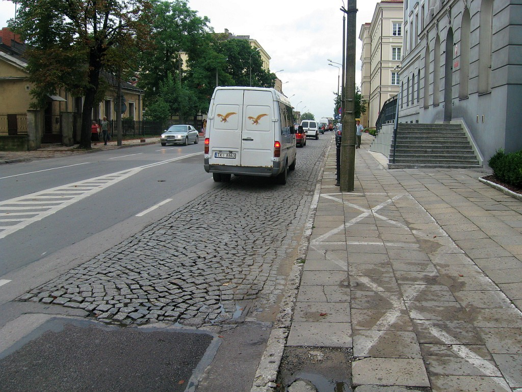 3.2 Wariant 2 1. Trasa obwodowa (Jesionowa, Świętokrzyska, Solidarności, Źródłowa, Tarnowska, Południowa Obwodnica Śródmieścia Kielc, Jagiellońska, 1 Maja, Zagnańska 2.