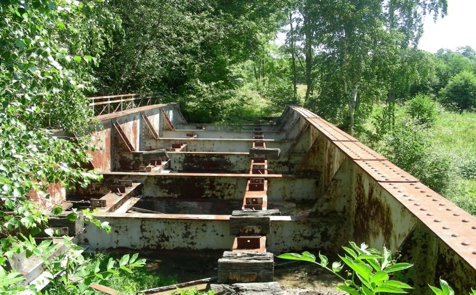 Budowle inżynierskie na linii 284: na linii znajduje się jeden wiadukt o dł.