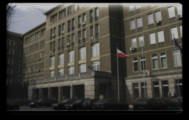 Krajowe badania naukowe w MON i MNiSW - porównanie DEPARTAMEMT NAUKI I SZKOLNICTWA WOJSKOWEGO KRYTERIA Ministerstwo Obrony Narodowej Ministerstwo Nauki i Szkolnictwa Wyższego SPOSÓB WYŁONIENIA