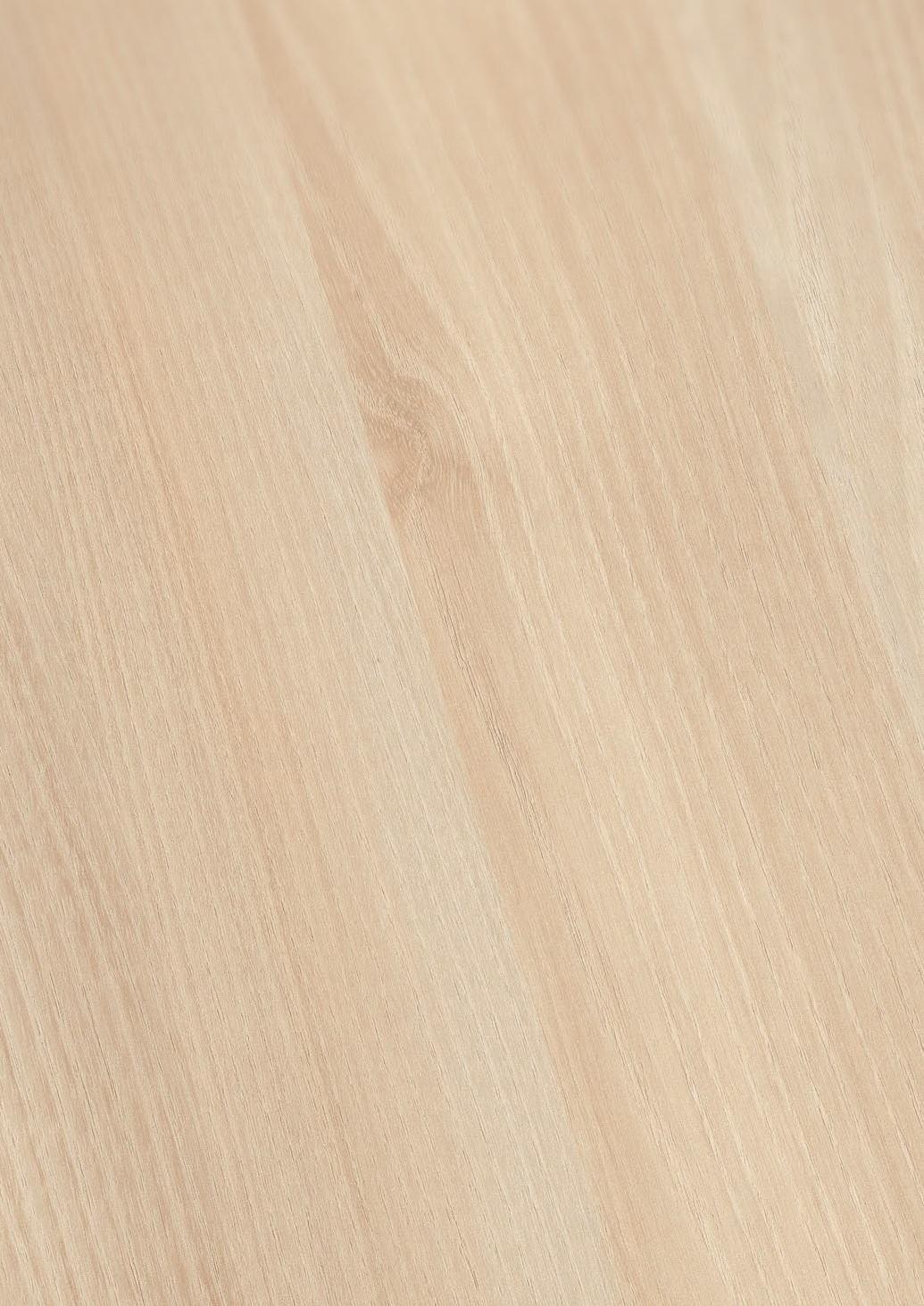 Unsere Modelle sind mit 860 mm Normbreite 2110 mm Normhöhe abgebildet.