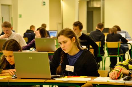 Organizacja Olimpiady Informatycznej Gimnazjalistów Innowacyjność projektu: Nowa formuła Olimpiady Informatycznej Gimnazjalistów zakłada realizację zawodów indywidualnych i drużynowych, łącząc w ten