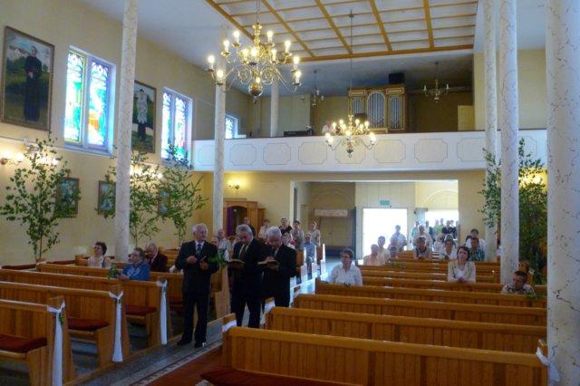 przyjęła Teresy. Została przyjęta rok później, najpierw w charakterze postulantki, potem nowicjuszki. Zaraz przy wejściu do klasztoru uczyniła postanowienie: "Chcę być świętą". W styczniu 1889 r.