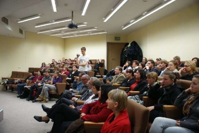 GRUDZIEŃ 2011 SPOTKANIE W KSIĄŻNICY: BYLI UCZNIOWIE, NAUCZYCIELE,