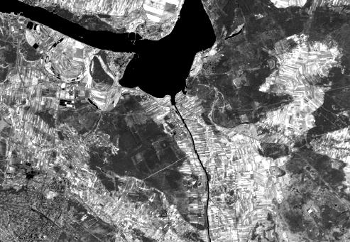 Kompozycja barwna w ujęciu cyfrowym jest złożeniem trzech obrazów (kanałów spektralnych) zarejestrowanych w różnych zakresach spektralnych, gdzie w trakcie łączenia każdemu z kanałów spektralnych