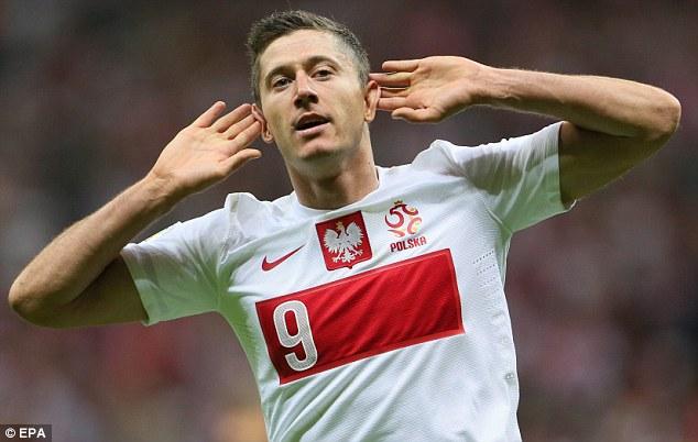 Ostatni mecz eliminacji wygrany z Gruzja 4:0 wprawił w euforię cała Polskę, a świat zaczął pisać o dwóch polskich napastnikach, mianując ich najniebezpieczniejszym dutem w Europie.