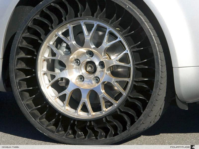 Tendencje rozwojowe ogumienia koła bezciśnieniowe W styczniu 2005 roku firma Michelin zaprezentowała w Detroit nowatorską oponę o