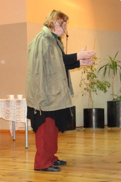 We wtorek, 5 I 2016 r., uczniowie klas 3. liceum obejrzeli w auli szkolnej spektakl teatralny "Wojna nie ma w sobie nic z kobiety" w wykonaniu aktorki Danuty Borowieckiej.