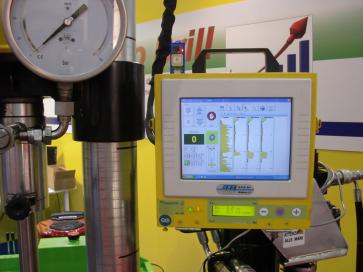 GRUNTY I KRUSZYWA SPRZĘT DO BADAŃ TERENOWYCH www.geolab.com.pl www.szkurlat.pl 14 SONDA STATYCZNA CPT Sonda przeznaczona jest do sondowań statycznych typu CPT.