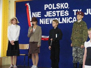 11 listopada 11 listopada 1918 roku, jak zapewne wie większośd z nas, Polska po 123 latach niewoli odzyskała Niepodległośd.