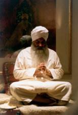 com ZAWARTOŚĆ: Cele kursu Opłaty za kurs Warunki ukończenia Trenerzy Terminy Rejestracja Formularz zgłoszenia Yogi Bhajan PhD, Mistrz Kundalini Yogi, przyjechał do USA w 1969 z misją: "Przyszedłem,