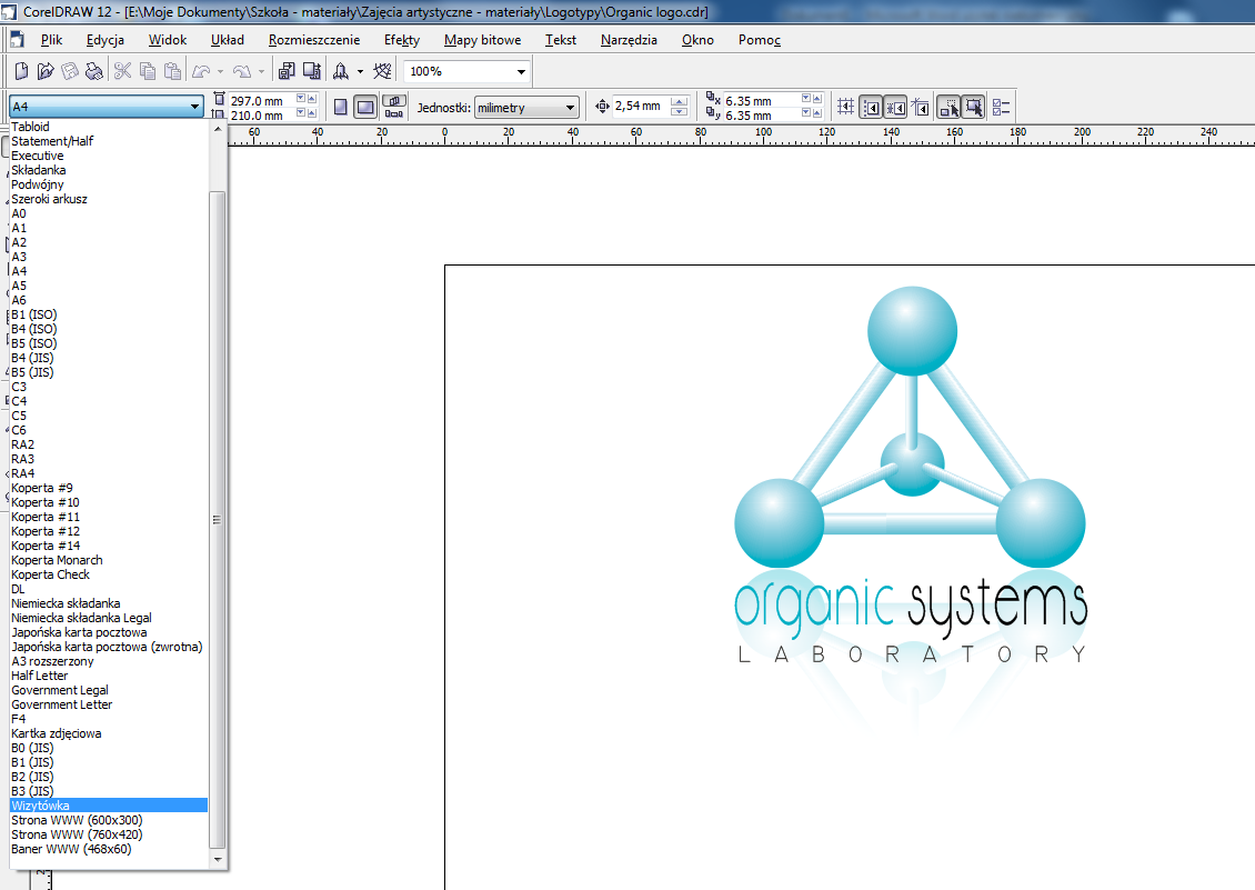 PROJEKT WIZYTÓWKI WIZYTÓWKA A 1. Za pomocą polecenia Otwórz otwieramy plik Organic logo.cdr. Na pasku Właściwości w polu Typ i rozmiar papieru wybieramy Wizytówka. 2.