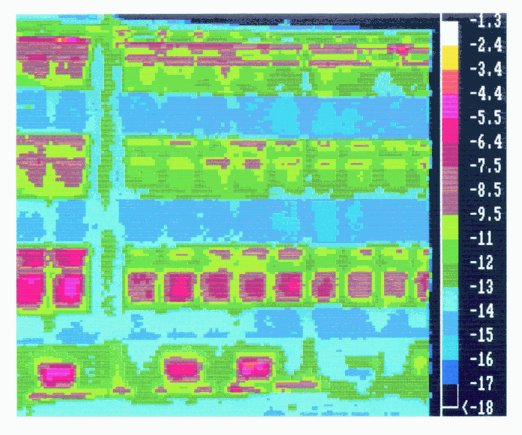III SESJA NAUKOWA FIZYKA W ZASTOSOWANIACH Fot. 1. Termogram otynkowanej ciany Phot. 1. A thermal image of a plastered wall Fot. 2. Termogram elewacji budynku wykonany zim¹ Phot. 2. The thermal image of a buildings facade made in winter a) b) Fot.