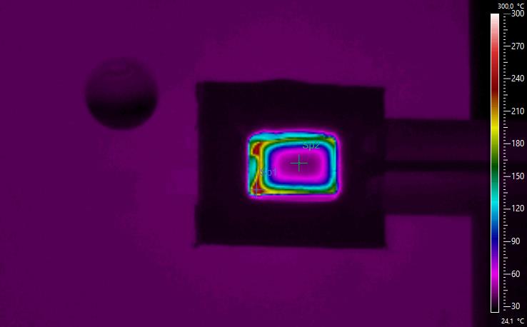 Rys. 4.57. Interfejs programu FLIR ReseachIR MAX P 1 P 2 P 1 P 2 a) b) a) b) Rys. 4.58.