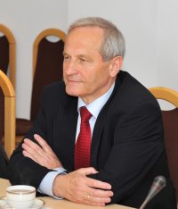 Stanisław Koziej, szef Biura Bezpieczeństwa Narodowego: W zasadzie czas amatorów skończył się już wcześniej. Stało się to w momencie podjęcia decyzji o przejściu na armię w pełni zawodową.