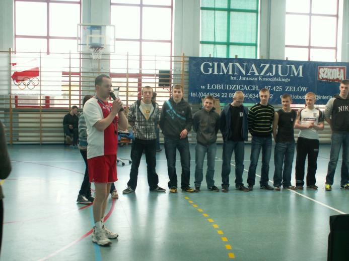 PIERWSZY DZIEŃ WIOSNY - 21 MARCA 2011r. W pierwszy dzień wiosny rywalizowaliśmy w różnych konkurencjach sportowych.