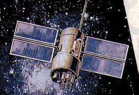 GLONASS Konstelacja satelitów: wysokość orbity: 19 100 km; nachylenie orbity: 64,8º; okres obiegu: 11 h 15 m ; liczba płaszczyzn: 3; satelitów w płaszczyźnie: 8; liczba satelitów: 24.