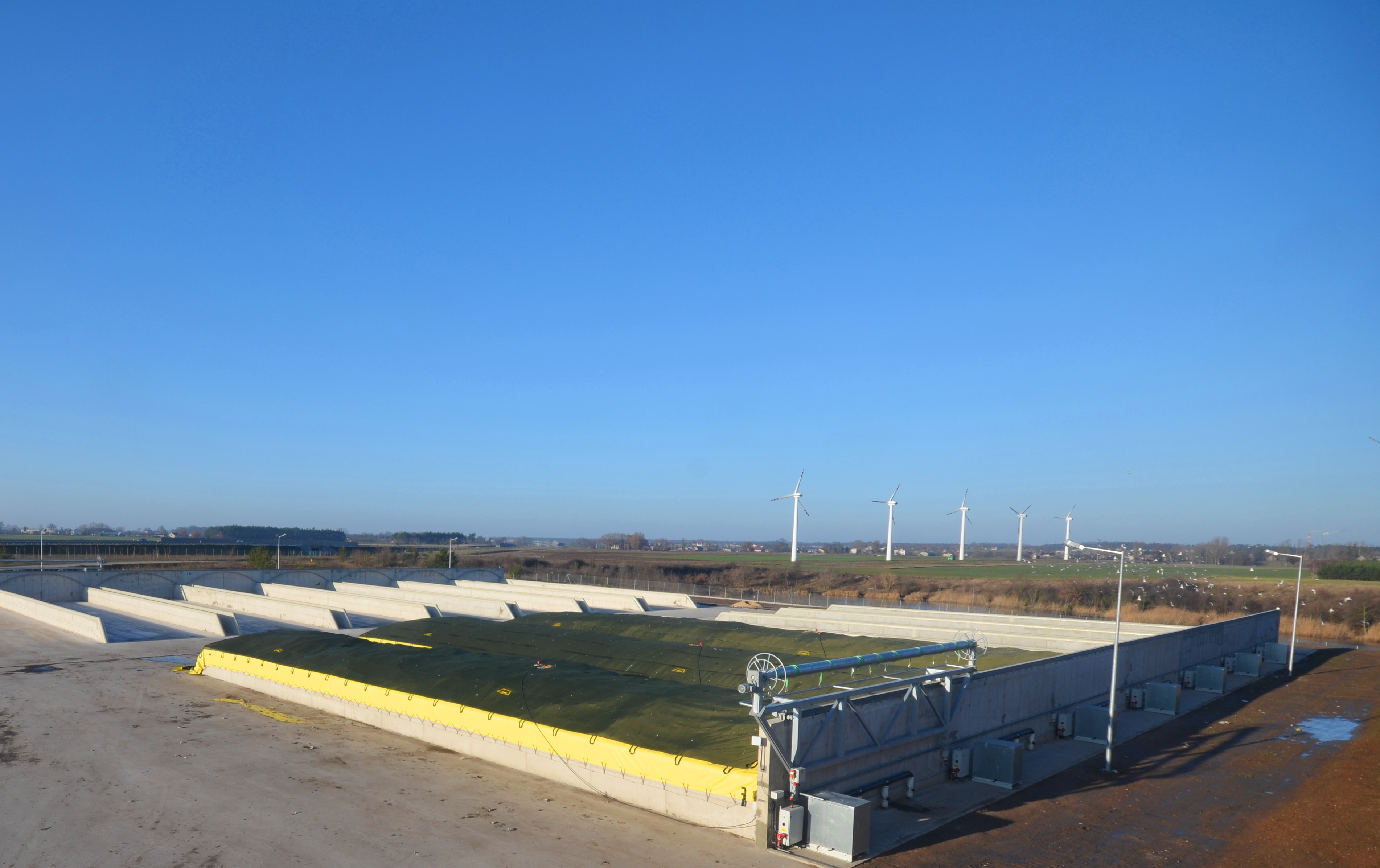 FlletKleen bioremediacyjny płyn czyszczącoodtłuszczający FleetKleeen marki SpillAway jest preparatem czyszczącym i odtłuszczającym powierzchnie podjazdów, wylewek betonowych i kratownic oraz również
