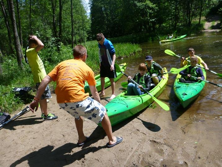 Mobilna Wypożyczalnia Kajaków Sprzęt wysokiej jakości: kajaki polietylenowe, bardzo lekkie i wytrzymałe.
