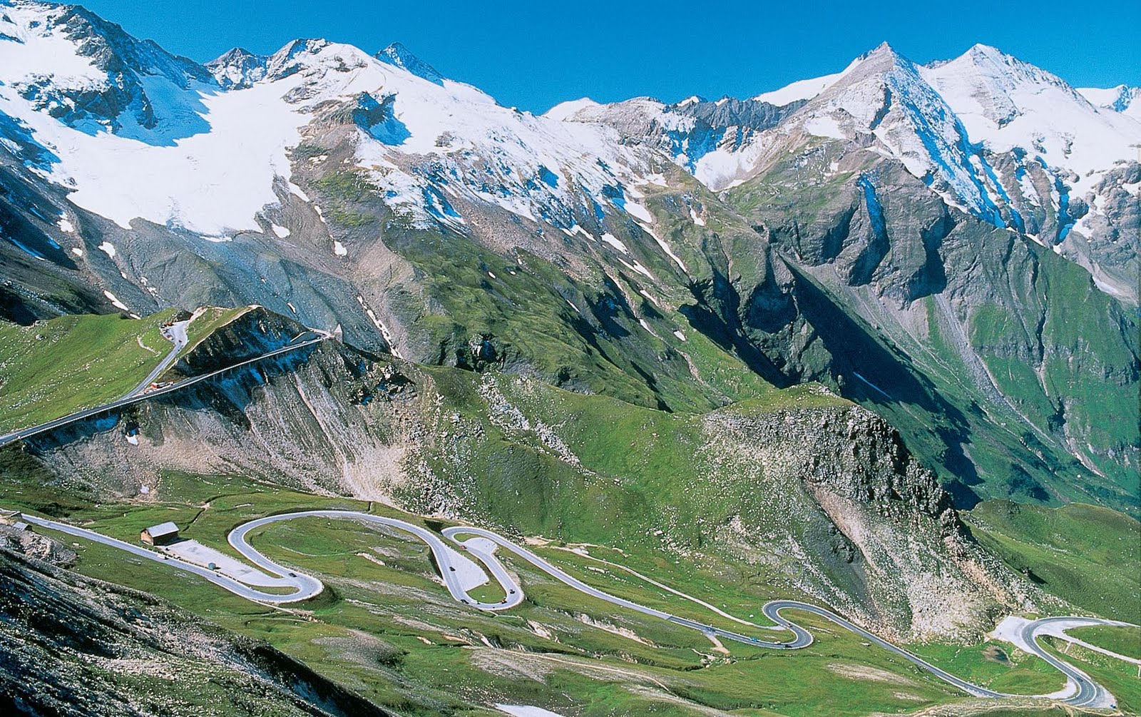 Najsłynniejsze alpejskie przełęcze na motocyklu Grossglocker - Passo Falzarego - Passo di Stelvio - Passo di Gavia Zapraszamy na niesamowitą wyprawę motocyklową przez najsłynniejsze alpejskie