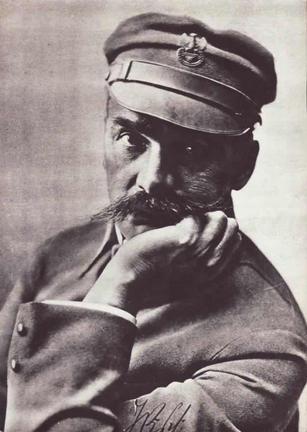 Defilady duże i małe czyli jak obchodzono Święto Niepodległości W okresie międzywojennym toczono spory o to, które z wydarzeń jesieni 1918 r.
